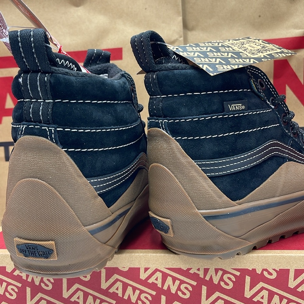 Vans Men’s Sk8-Hi Dip Mte-2
Black/Gum
VN0009QKB9M
Boots Cold Weather Sneakers - Picture 13 of 16